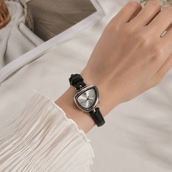 ⌚️ ساعت مینیمال چرمی مدل دفرمه مشکی