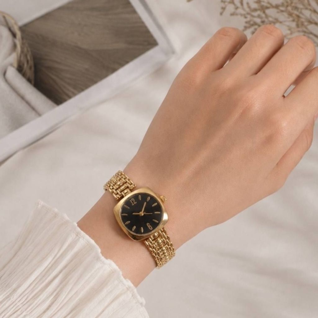قیمت ارزان ساعت مچی طلایی صفحه مشکی – بند فلزی لوکس مناسب استایل رسمی و روزمره