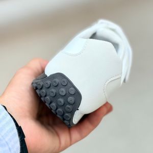 خرید اینترنتی قیمت کتانی بچگانه طرح سه خط فشن از BRQ کد 5060705