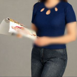 تیشرت یقه اشکی