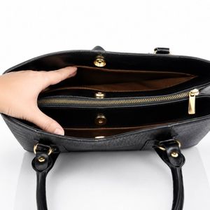مشخصات کیف زنانه چرم طبیعی  مدل zara32