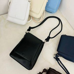 قیمت ارزان کیف زنانه کمروا