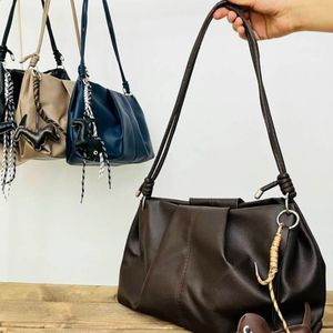 مشخصات کیف زنانه آویزدار