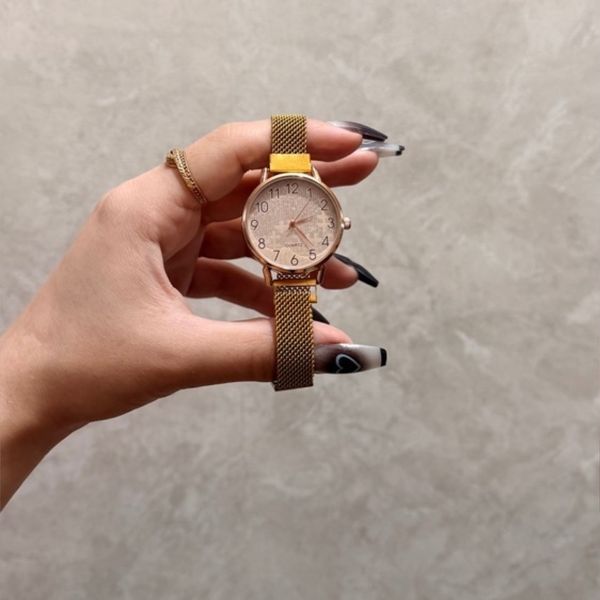 ساعت دخترانه فلزی بند مگنتی