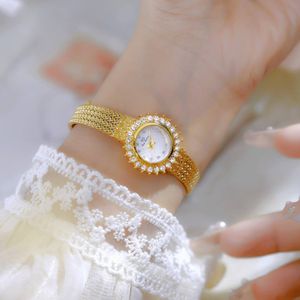 ساعت مچی زنانه اورجینال بی سیستر bee sister طلایی دور نگین دار