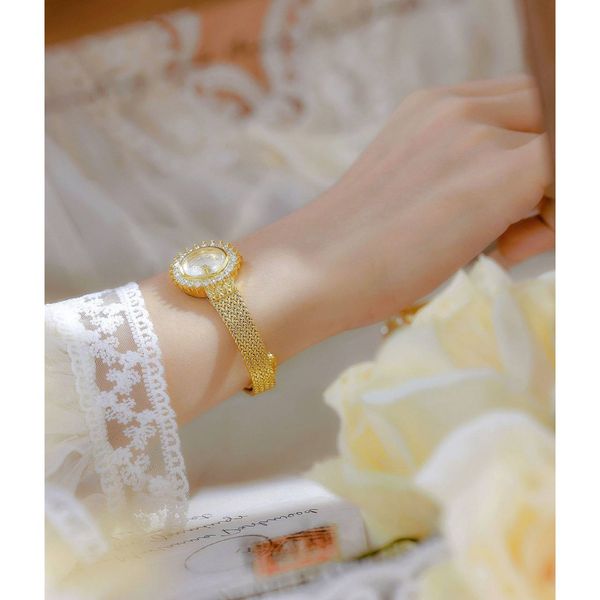 ساعت مچی زنانه اورجینال بی سیستر bee sister طلایی دور نگین دار