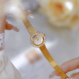خرید آنلاین ساعت مچی زنانه اورجینال بی سیستر bee sister طلایی دور نگین دار