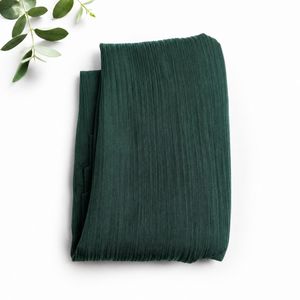 پارچه کریشه سبز زمردی قواره 1.5 در 1.5 متر انتخابی لوکس برای لباس