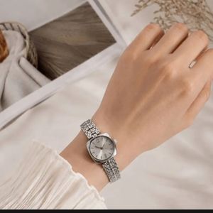 ساعت مچی نقره ای صفحه سفید