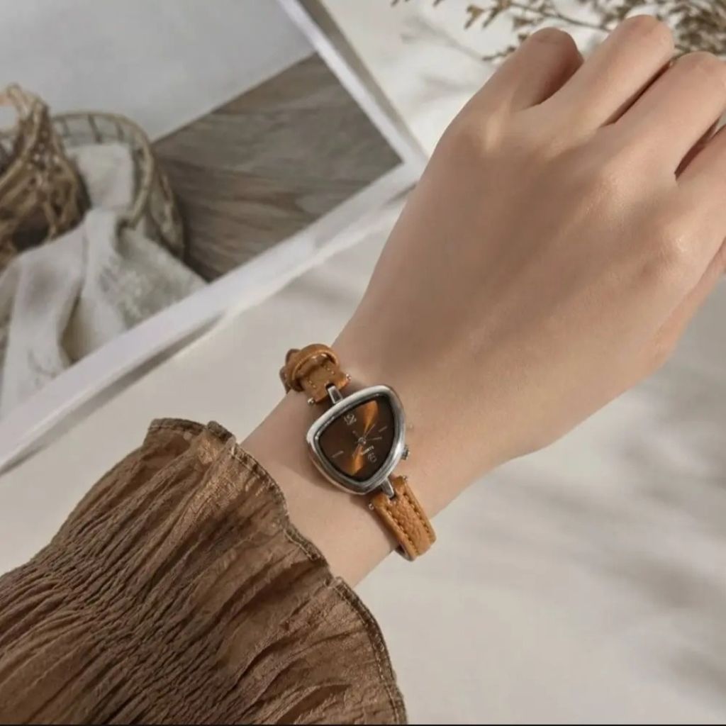 فروش اینترنتی ⌚️ ساعت مینیمال چرمی مدل دفرمه رنگ نسکافه ای