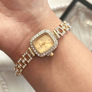 فروش اینترنتی ساعت کرواتی زنانه