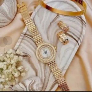 قیمت ارزان ساعت مچی زنانه هایدی دور قاب نگین رنگ طلایی