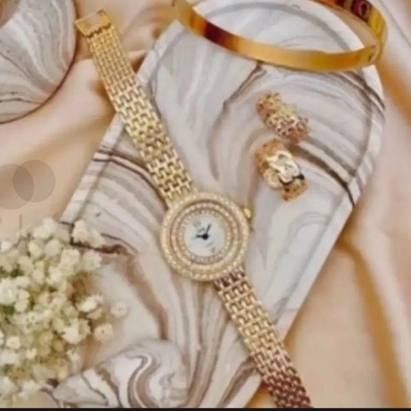 ساعت مچی زنانه هایدی دور قاب نگین رنگ طلایی