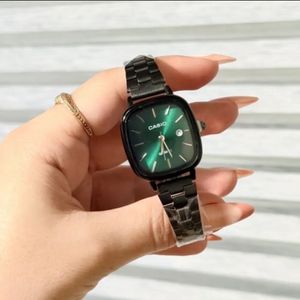 ساعت مچی Casio مشکی با صفحه سبز