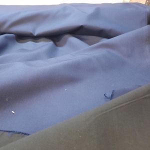 یک متر پارچه ترگال عرض یک و نیم متر سورمه ای و مشکی