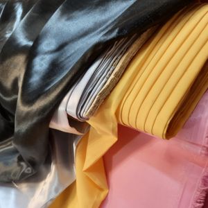 مشخصات یک متر پارچه ساتن لباسی عرض یک و نیم متر رنگ ثابت