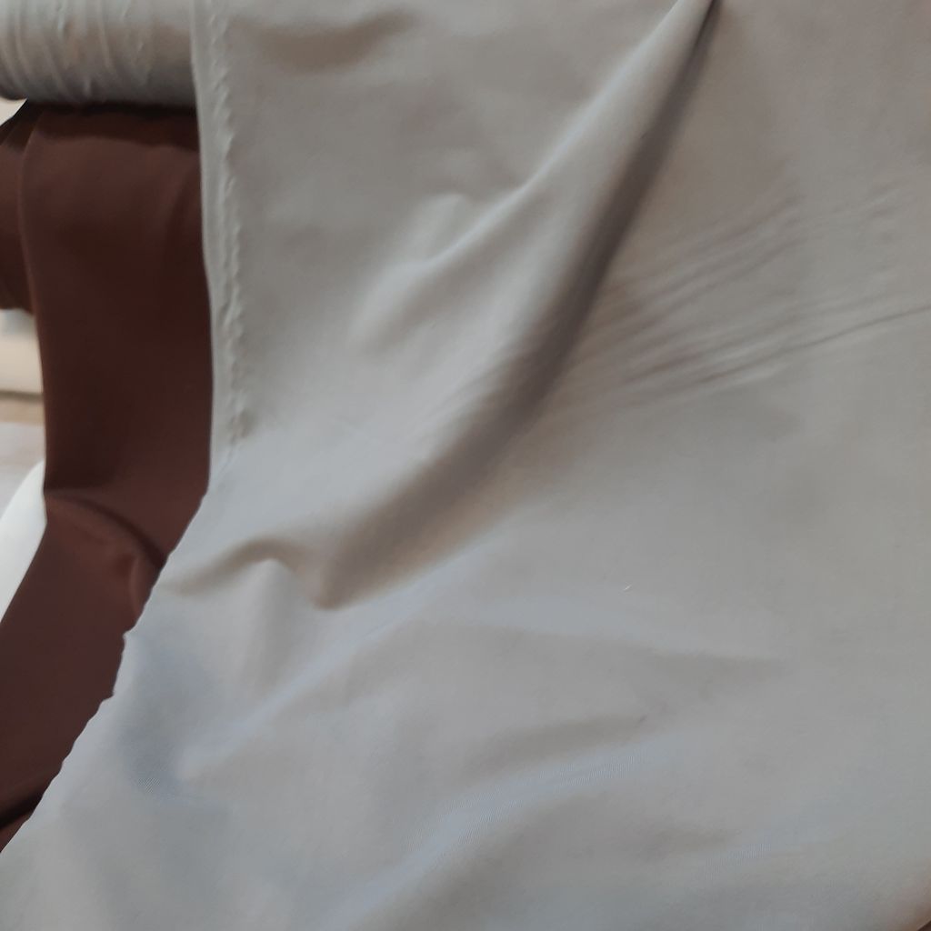 قیمت ارزان یک متر پارچه ریون کشی عرض یک و نیم متر
