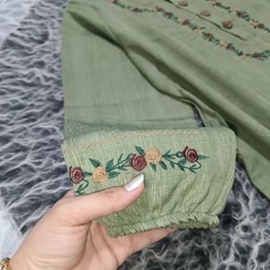 مشخصات پیراهن گلدوزی پردیس