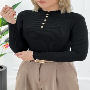 گپ یقه چین جلو دکمه مشکی مناسب استایل رسمی