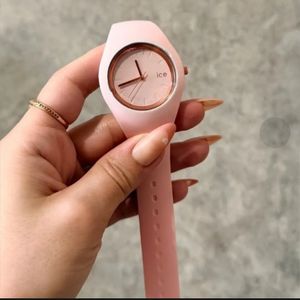ساعت زنانه IceWatch رزگلد بند سیلیکونی صورتی طراحی مدرن و شیک