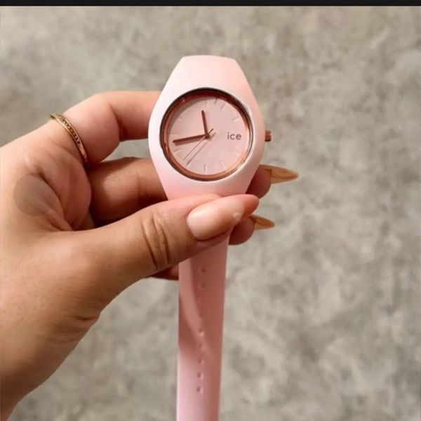 ساعت زنانه IceWatch رزگلد بند سیلیکونی صورتی طراحی مدرن و شیک