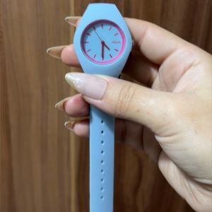 ساعت مچی اسپرت بند سیلیکونی رنگ آبی