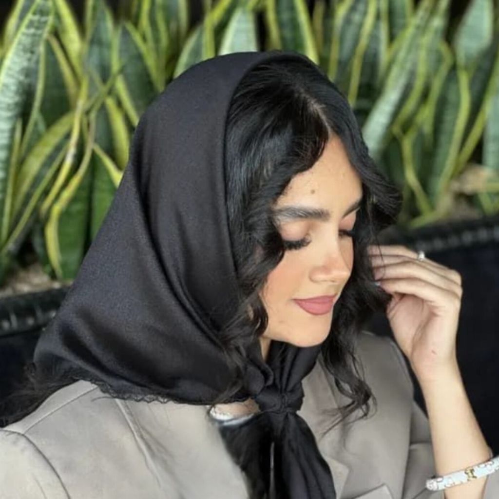فروش اینترنتی مینی اسکارف کریستال حاشیه دانتل مشکی قواره 75