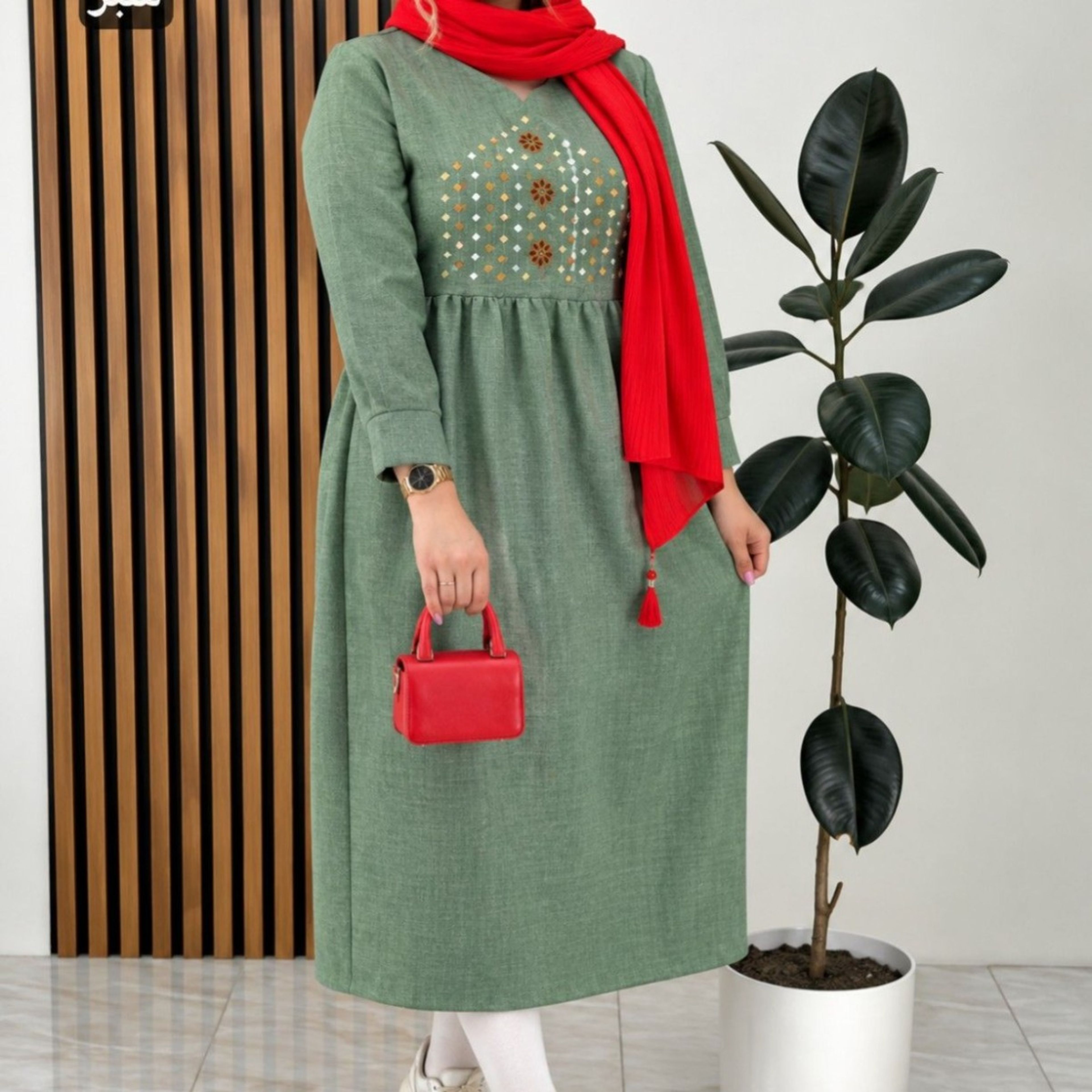 مشخصات پیراهن یقه گل‌دوزی نسیم