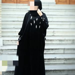 عبای خوشه سنگدوزی شده