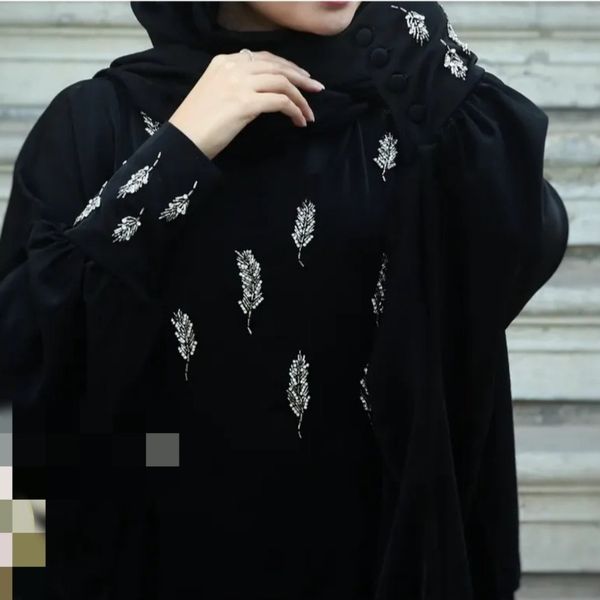 عبای خوشه سنگدوزی شده