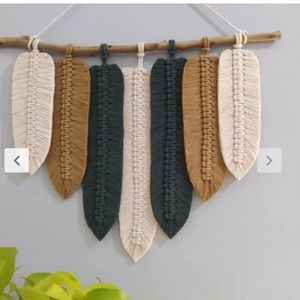 دیوارکوب برگ مکرومه با چوب طبیعی آتلیه کافه