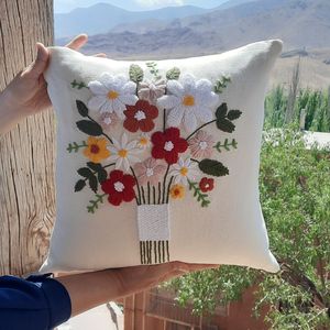 فروش اینترنتی کاور کوسن پانچ دوزی طرح دسته گل ملورینا