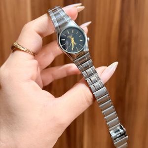 قیمت ارزان ساعت زنانه استیل نقره‌ای ضد زنگ