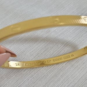 خرید اینترنتی قیمت دستبند چفتی لاو کارتیه راه راه کد 14128