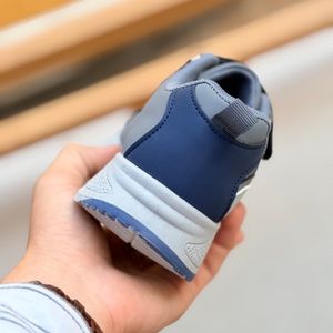خرید اینترنتی قیمت کتانی بچگانه طرح سه خط اسپرت از BRQ کد 5061914