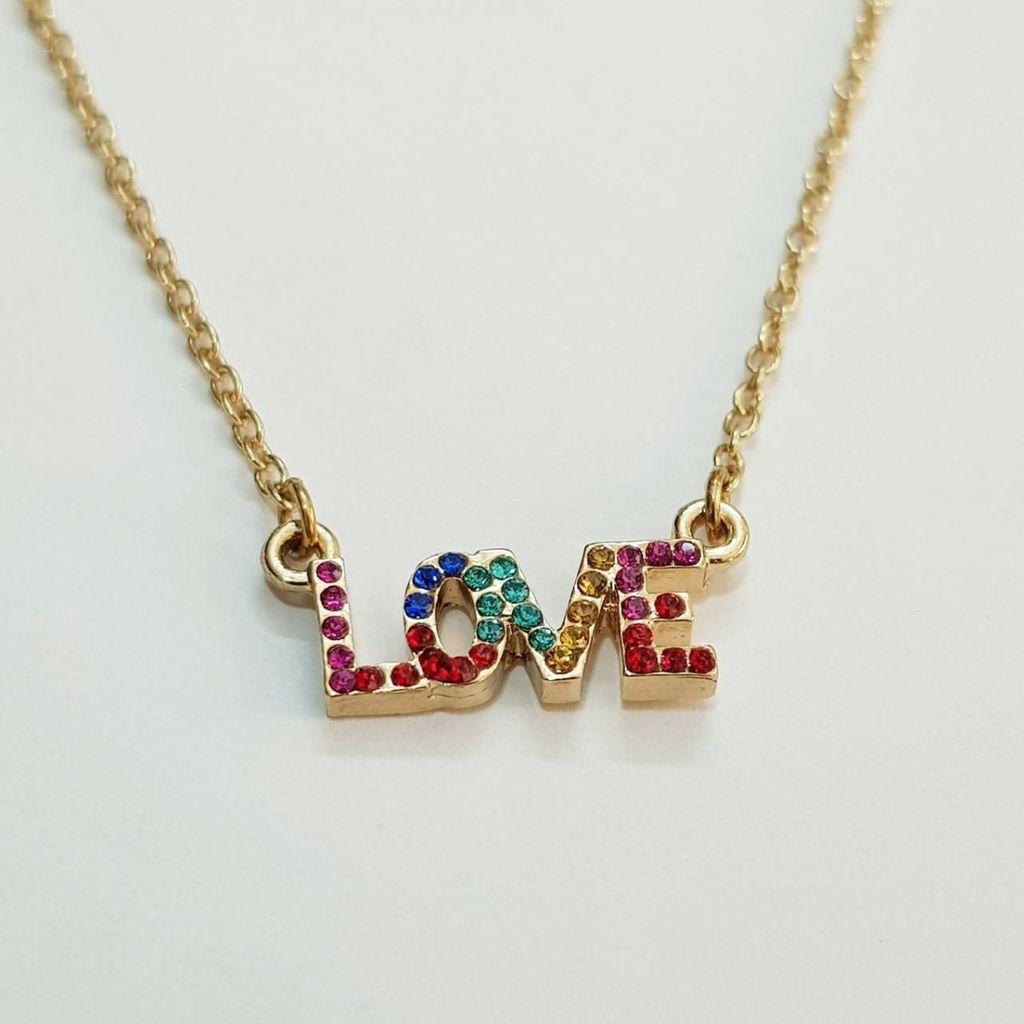 قیمت ارزان گردنبند طلایی آویز LOVE نگین رنگی ، کار شده با نگین های سواروسکی