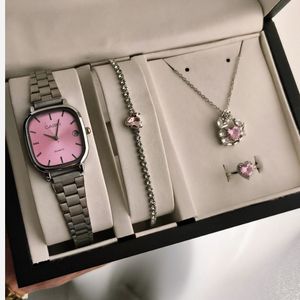 خرید انلاین ساعت زنانه دخترانه کاسیو casio صورتی با نیم ست طرح قلب صورتی