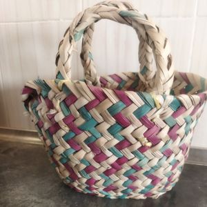 زنبیل یا سبد حصیری