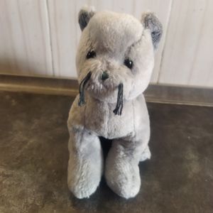 عروسک گربه خاکستری