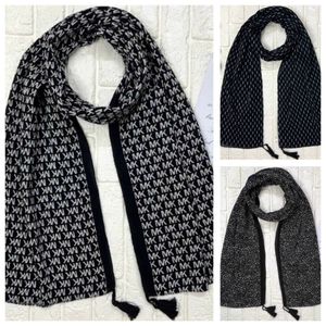 شال نخ پلیسه سفید مشکی