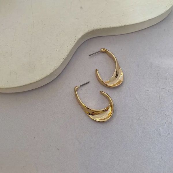 گوشواره طلایی مینیمال زنانه