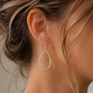 گوشواره زنانه طرح اشک نقره ای