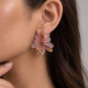 قیمت ارزان گوشواره گلبرگ صورتی مدل Blossom Whisper زمزمه‌ی شکوفه