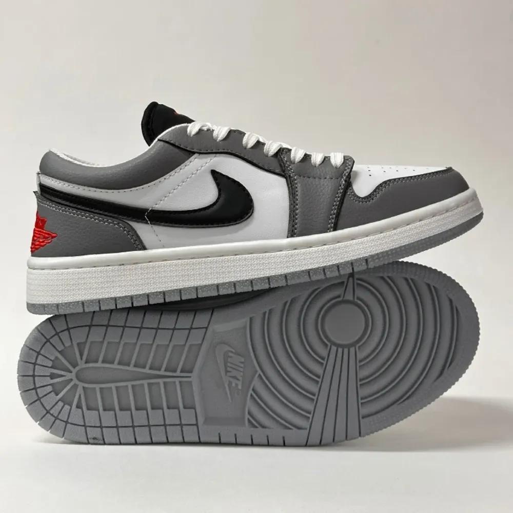 خرید اینترنتی قیمت کتونی نایک ایر جردن 1 لو سفید طوسی | Air Jordan 1 Low Smoke Grey