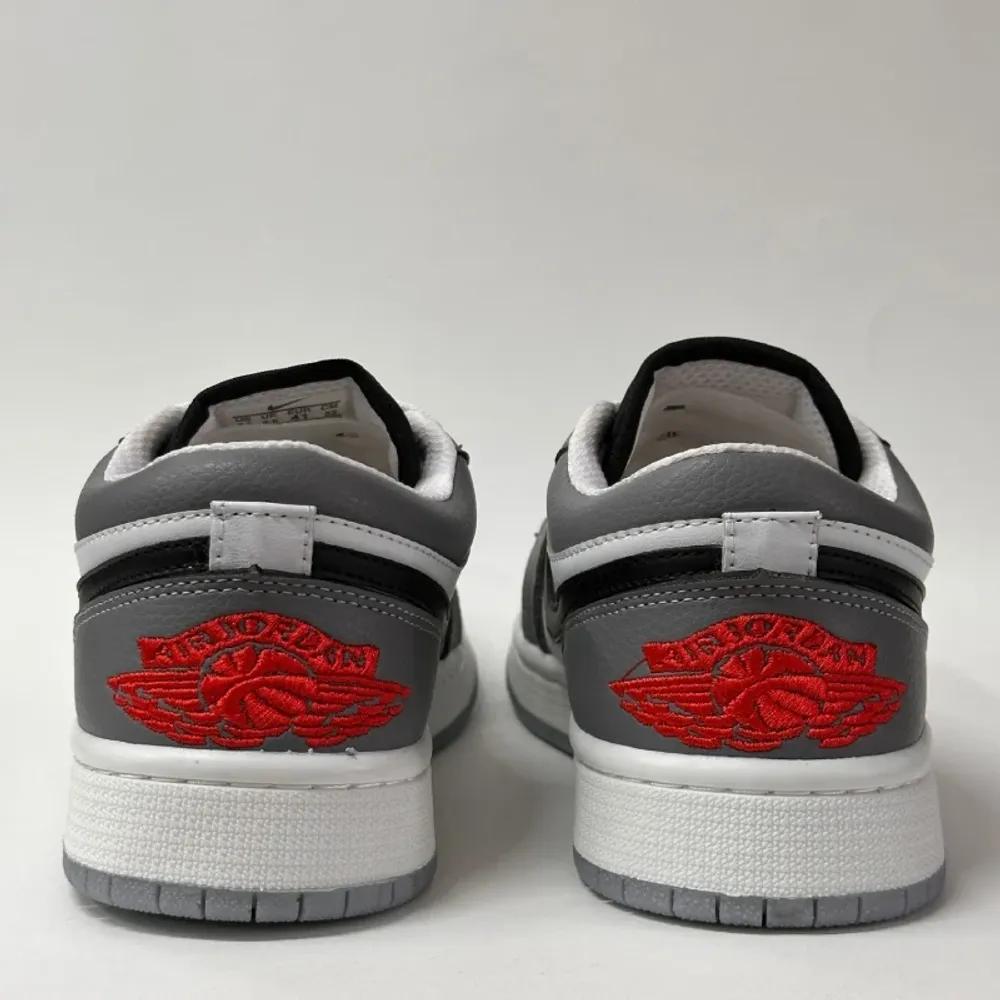 خرید اینترنتی قیمت کتونی نایک ایر جردن 1 لو سفید طوسی | Air Jordan 1 Low Smoke Grey