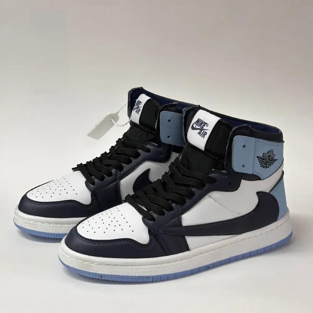 خرید اینترنتی قیمت کتونی نایک ایر جردن 1 های سفید سرمه‌ای | Air Jordan 1 High University Blue