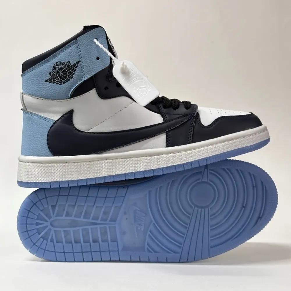 خرید اینترنتی قیمت کتونی نایک ایر جردن 1 های سفید سرمه‌ای | Air Jordan 1 High University Blue