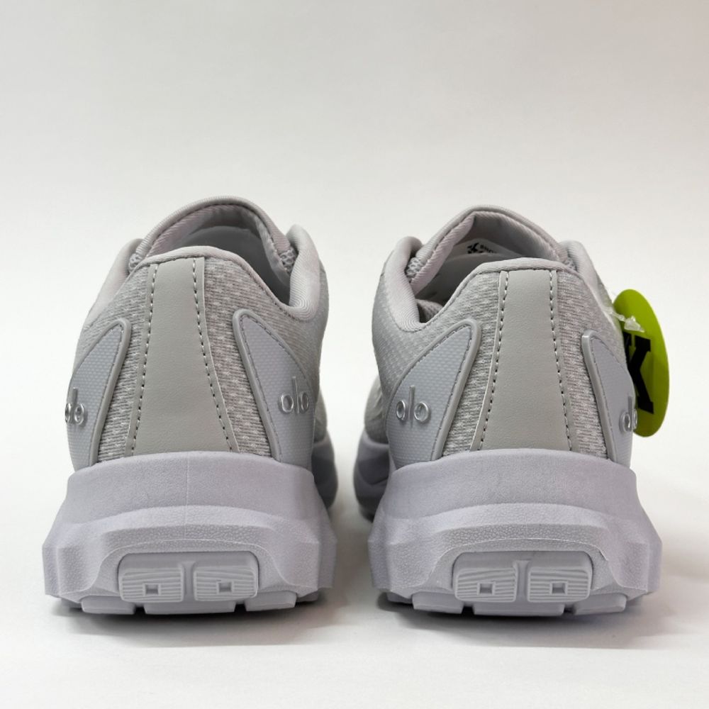 خرید اینترنتی قیمت کتونی زنانه alo yoga runner طوسی وارداتی