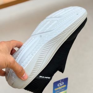 خرید اینترنتی قیمت کتونی بزرگسال جورابی طرح رانینگ از k-z کد 5042101 G1K