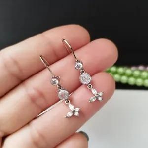 گوشواره نقره زنانه آویز عیار 925 طرح پروانه رنگ نقره ای